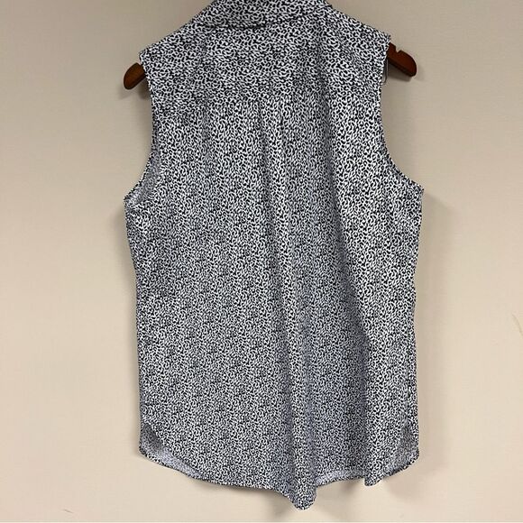 - Chicos animal print sleeveless wrinkle resistant top Sz 2( M) - Picture 4 of 5
